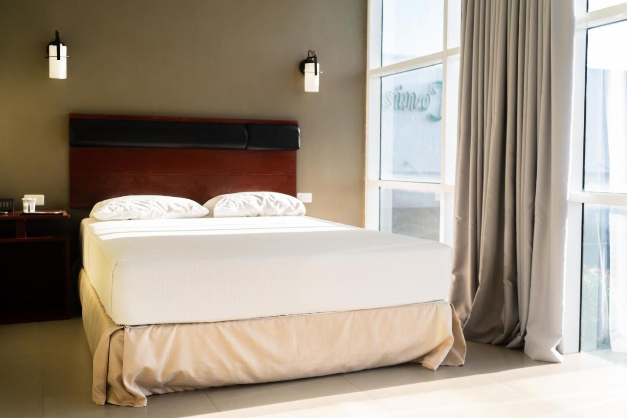 Dosi Hotel Ph Talisay  Buitenkant foto