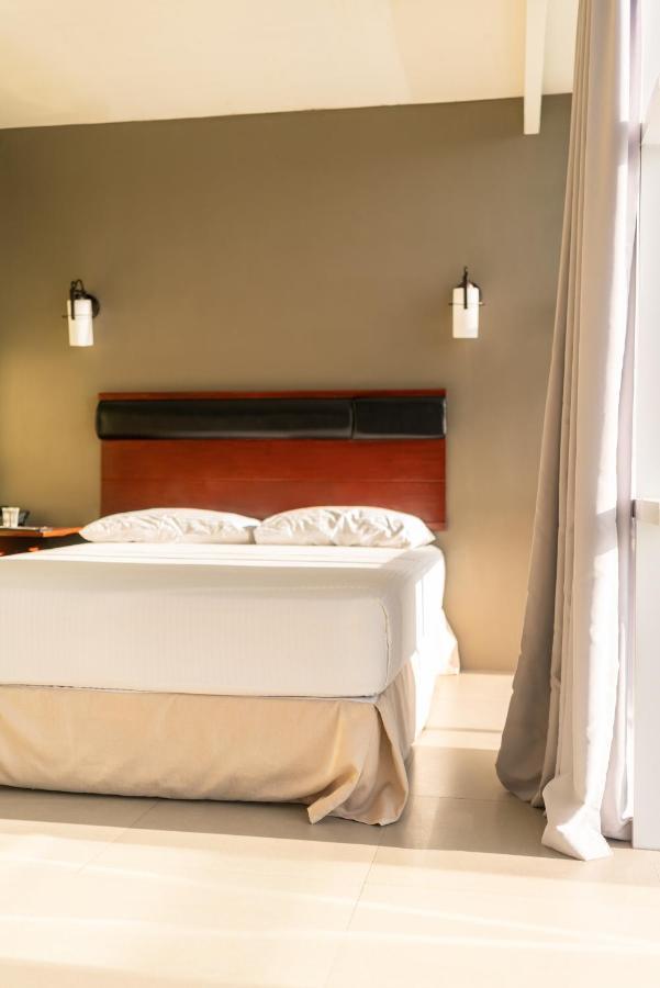 Dosi Hotel Ph Talisay  Buitenkant foto