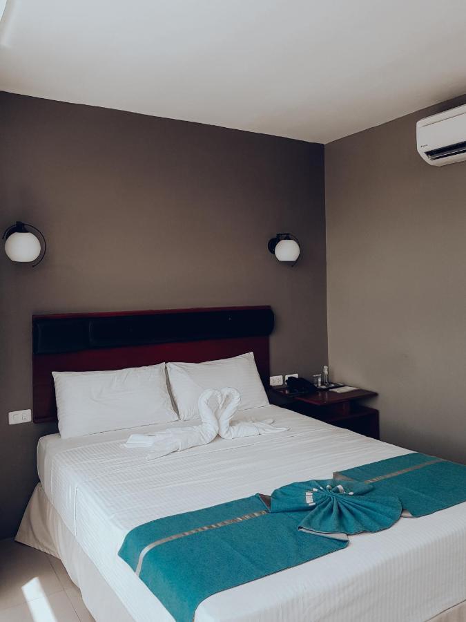 Dosi Hotel Ph Talisay  Buitenkant foto