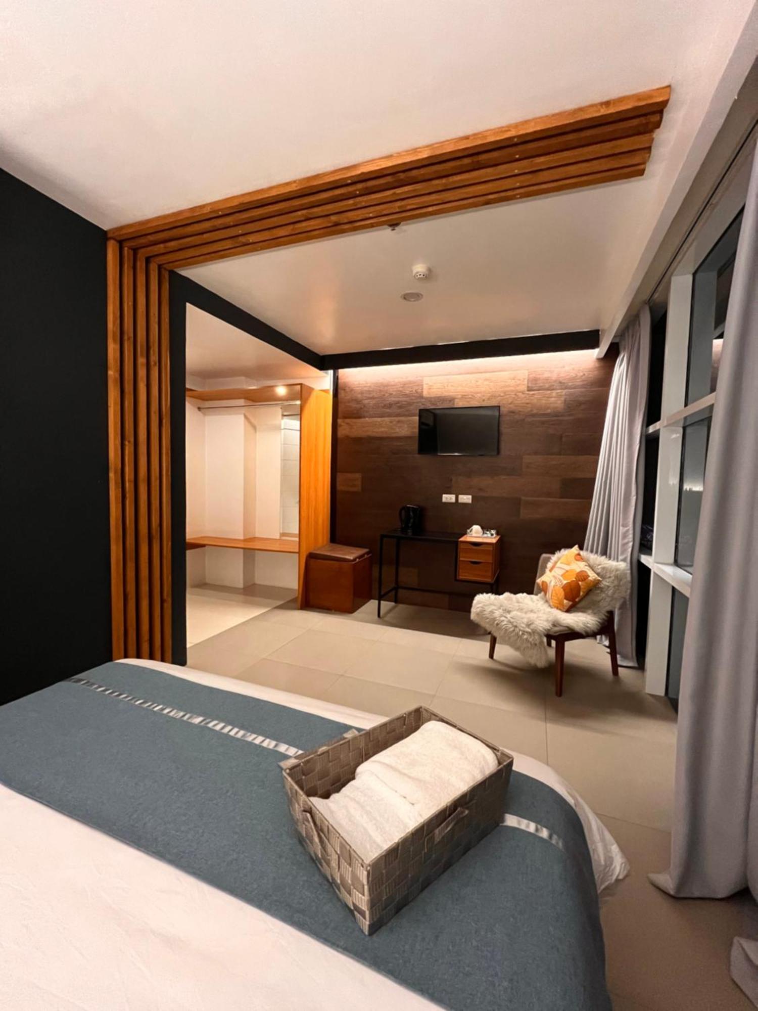 Dosi Hotel Ph Talisay  Buitenkant foto